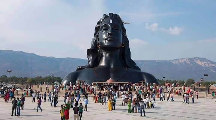 World's Tallest Statue Of Shiva: श्रावण सुरू झाल्यानंतर सर्वांचीच पावलं ही भगवान महादेवाच्या मंदिराकडे वळतात. महादेवाचे भक्त जगभरात पसरले असून देशात आणि जगात महादेवाच्या उंचच उंच मूर्ती आहेत.
