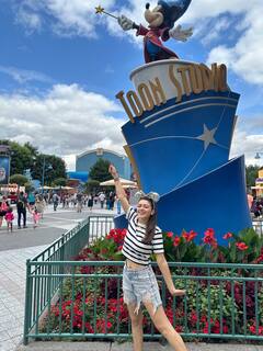 Hansika Motwani : “பூவுக்குள் ஒளிந்திருக்கும் கனிக்கூட்டம் அதிசயம்” உலகத்தை சுற்றி வரும் எட்டாவது அதிசயம் ஹன்சிகா!