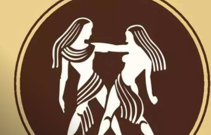 મિથુનઃ- સિંહ રાશિમાં બુધનો પ્રવેશ થતાં જ મિથુન રાશિના લોકોનું ભાગ્ય પણ ચમકશે. એટલા માટે બુધનું સંક્રમણ તમારા માટે પણ મહત્વપૂર્ણ રહેશે. તેનું કારણ એ છે કે બુધ તમારી રાશિનો સ્વામી છે અને આવી સ્થિતિમાં બુધ તમને લાભ આપશે. તમારું સ્વાસ્થ્ય સારું રહેશે અને ટૂંકા અથવા લાંબા અંતરની મુસાફરી કરવાની તકો રહેશે. લેખકો, સાહિત્યકારો અને સંપાદકોને આ સમયગાળા દરમિયાન ખાસ કરીને ભાગ્યનો સાથ મળશે.