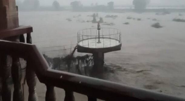 Heavy Rainfall in Jamkandorana Rajkot District Rajkot: જામકંડોરણામાં માત્ર દોઢ કલાકમાં 7 ઈંચ વરસાદ ખાબક્યો, નદીઓ બે કાંઠે થઈ 