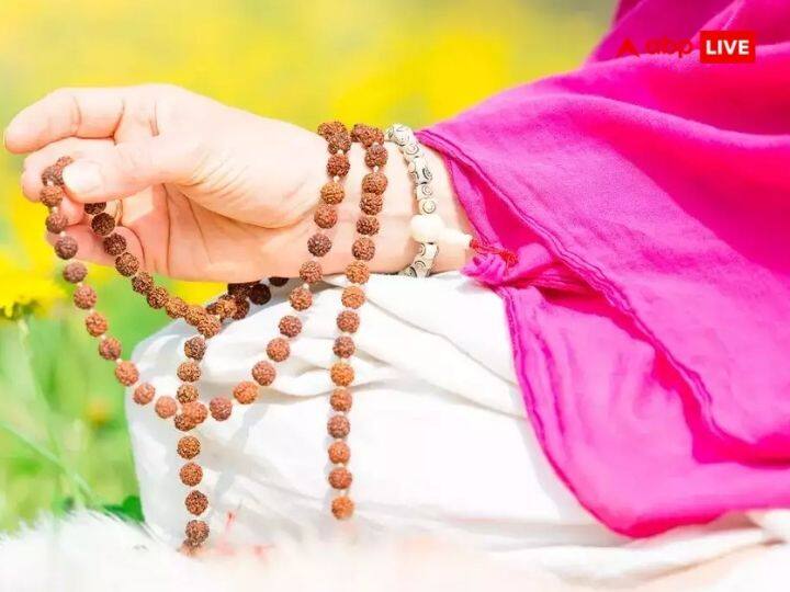 मंत्र जाप: बुध ग्रह की मजबूती के लिए बुधवार के दिन इन मंत्रों का जाप करें. ॐ ब्रां ब्रीं ब्रौं सः बुधाय नमः ॐ बुं बुधाय नमः ॐ ऐं श्रीं श्रीं बुधाय नमः