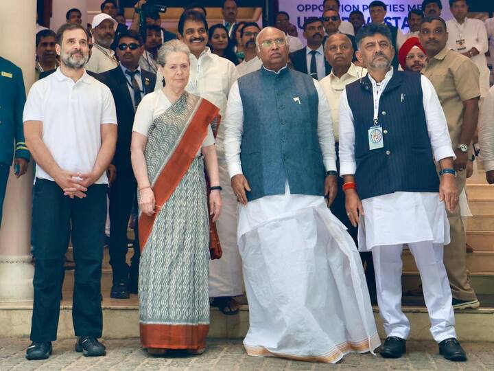 Speaking on Opposition parties attacking each other in different states, Congress President Mallikarjun Kharge said that the differences between the Opposition parties are not too big. (Source: Congress)