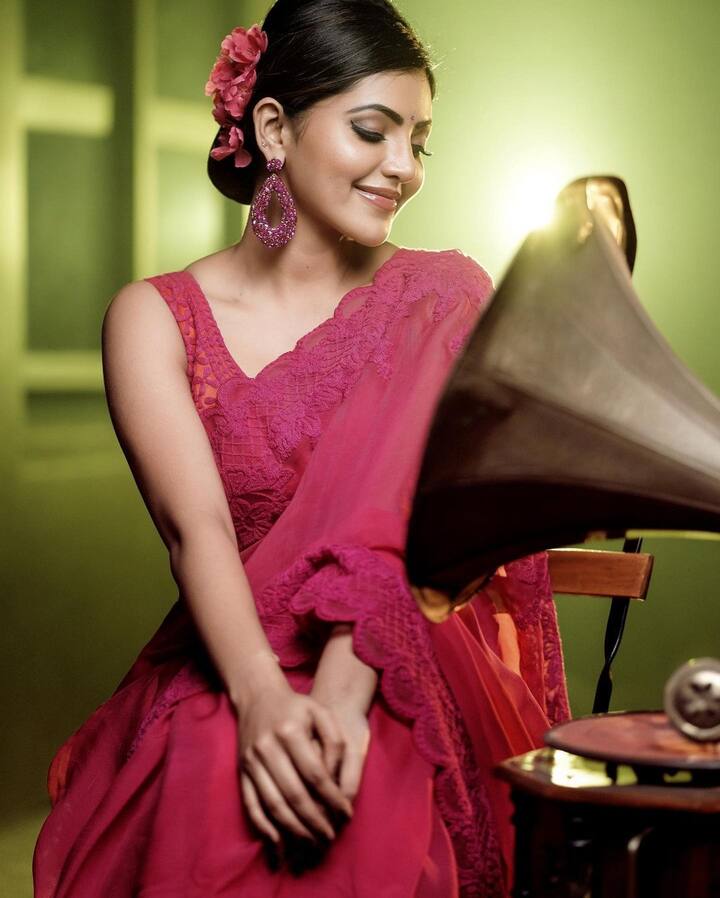 உன் அருகே அருகே அழகாய் தொலைந்தேன் நானடி