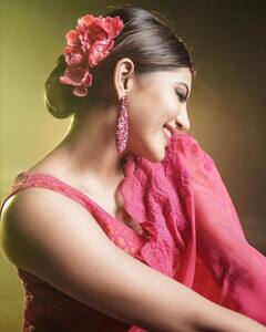 Athulyaa Ravi Latest Click : 'அழகே அழகே அழகின் அழகே நீயடி...' இணையத்தை வட்ட மடிக்கும் அதுல்யா ரவியின் க்ளிக்ஸ்!