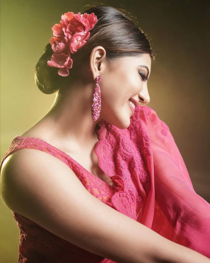 சுடச்சுட நெருப்பென பார்த்தாய் குளிர்ந்திட மறுபடி பார்த்தாய்