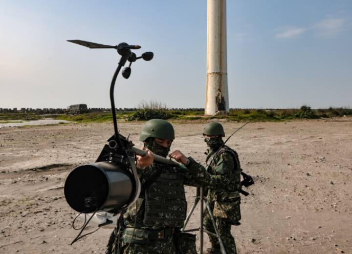 China Taiwan Conflict China is encircling Taiwan from all sides 16 warships 73 fighter aircraft deployed China Taiwan War: ताइवान को हर तरफ से घेरने में लगा चीन, 16 वॉरशिप और 73 लड़ाकू विमान तैनात, छिड़ सकती है जंग