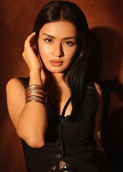 ਟੀਵੀ ਤੋਂ ਬਾਲੀਵੁੱਡ ਤੱਕ ਦਾ ਸਫਰ ਤੈਅ ਕਰ ਚੁੱਕੀ ਅਭਿਨੇਤਰੀ ਅਵਨੀਤ ਕੌਰ ਹਮੇਸ਼ਾ ਹੀ ਆਪਣੇ ਬੋਲਡ ਲੁੱਕ ਕਾਰਨ ਸੋਸ਼ਲ ਮੀਡੀਆ 'ਤੇ ਲਾਈਮਲਾਈਟ 'ਚ ਰਹਿੰਦੀ ਹੈ।