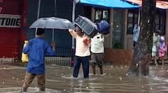Rain : मुंबईसह ठाण्यात मुसळधार पाऊस, वाहतुकीवर परिणाम