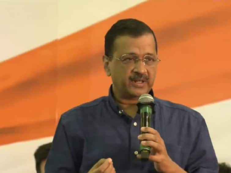 Delhi Chief Minister Arvind Kejriwal has said that we are all gathered today to save India from hatred and build a new India. Opposition Parties Meeting: வெறுப்புவாதத்திலிருந்து இந்தியாவை மீட்கவே இந்த கூட்டம் - எதிர்க்கட்சிகள் கூட்டத்தில் அர்விந்த் கெஜிர்வால்..