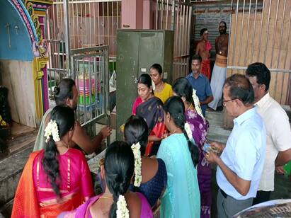 Chief Ministers wife Durga Stalin had darshan at Palani Murugan temple TNN Palani Murugan temple: பழனி முருகன் கோயிலில் முதல்வர் மனைவி துர்கா ஸ்டாலின் சாமி தரிசனம்