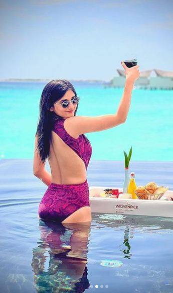 ਛੋਟੇ ਪਰਦੇ ਦੀ ਮਸ਼ਹੂਰ ਅਦਾਕਾਰਾ ਕਨਿਕਾ ਮਾਨ ਆਪਣੀ ਅਦਾਕਾਰੀ ਦੇ ਨਾਲ-ਨਾਲ ਆਪਣੇ ਫੈਸ਼ਨ ਸਟੇਟਮੈਂਟਾਂ ਨੂੰ ਲੈ ਕੇ ਕਾਫੀ ਚਰਚਾ 'ਚ ਰਹਿੰਦੀ ਹੈ।