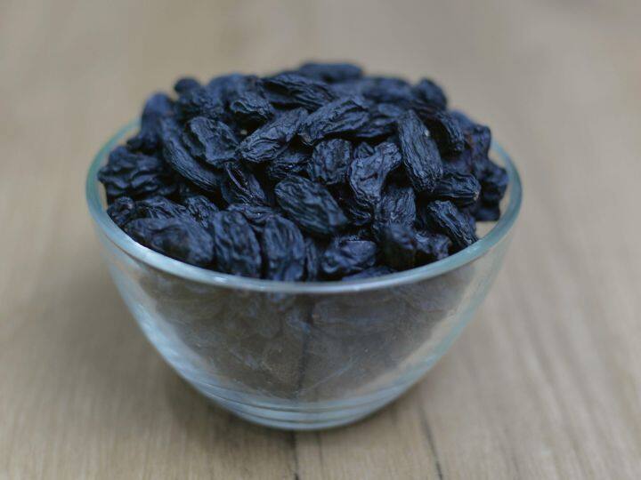 Body becomes iron from black raisins know how it is cultivated इस काले फल से शरीर बन जाता है लोहा, जानिए कैसे होती है इसकी खेती