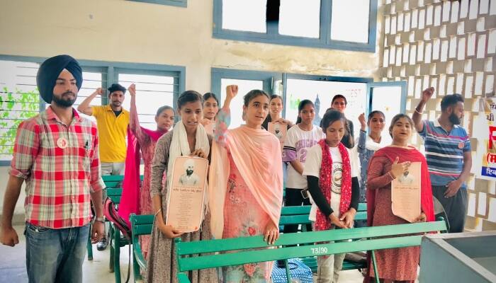 Sangrur ਵਿਦਿਆਰਥੀਆਂ ਵੱਲੋਂ ਸ਼ਹੀਦ ਪ੍ਰਿਥੀਪਾਲ ਸਿੰਘ ਰੰਧਾਵਾ ਦਾ ਸ਼ਹੀਦੀ ਦਿਨ ਮਨਾਇਆ ,ਕੀਤੀ ਵਿਚਾਰ ਚਰਚਾ Martyrdom Day of Shaheed Prithipal Singh Randhawa celebrated by the students in Sangrur Sangrur ਵਿਦਿਆਰਥੀਆਂ ਵੱਲੋਂ ਸ਼ਹੀਦ ਪ੍ਰਿਥੀਪਾਲ ਸਿੰਘ ਰੰਧਾਵਾ ਦਾ ਸ਼ਹੀਦੀ ਦਿਨ ਮਨਾਇਆ ,ਕੀਤੀ ਵਿਚਾਰ ਚਰਚਾ