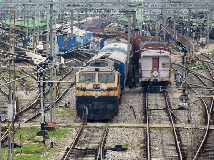 चलती जयपुर एक्सप्रेस ट्रेन में ताबड़तोड़ फायरिंग, एक ASI और 3 यात्रियों की मौत, पकड़ा गया गोली चलाने वाला RPF कांस्टेबल