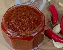 Food Recipe: टोमॅटो महागले तर काय झालं? त्याऐवजी बनवा राजस्थानी लसूण चटणी; चवीला एकदम झक्कास