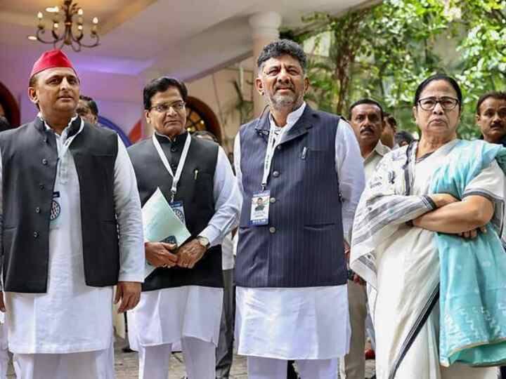 इससे पहले विपक्षी नेताओं ने दो दिवसीय बैठक के पहले दिन सोमवार (17 जुलाई) को डिनर के मौके पर अनौपचारिक रूप से चर्चा की थी.