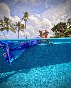 Kanika Mann Shares Bikini Clad Pics From Maldivian Vacay; See