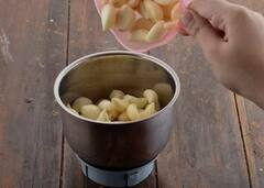 Food Recipe: टोमॅटो महागले तर काय झालं? त्याऐवजी बनवा राजस्थानी लसूण चटणी; चवीला एकदम झक्कास