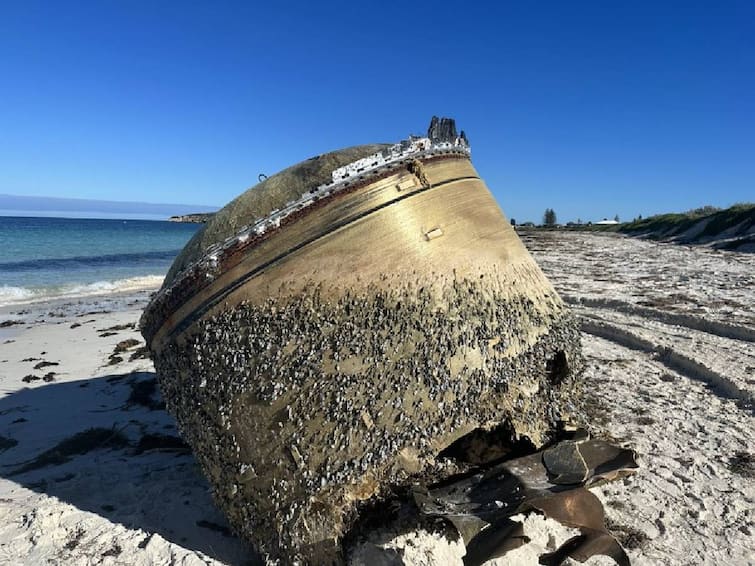 The Australian Space Agency is actively investigating a mysterious metal cylinder that washed ashore in Western Australia. Space Debris: ஆஸ்திரேலியாவில் கரை ஒதுங்கிய மர்ம உலோக உருளை.. சந்திரயான் 3-ன் ஒரு பகுதியா இது? முழு விவரம்..