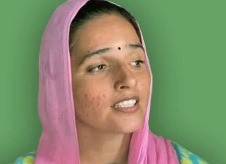 Seema Haider Sachin Meena Love story ATS collects 4 mobile phone 2 cassettes and data deleted from Pakistani Number Seema Haider: 4 फोन, 2 वीडियो कैसेट... सीमा हैदर के पाकिस्तानी नंबर से क्यों डिलीट किया गया था डाटा, जांच में जुटी ATS