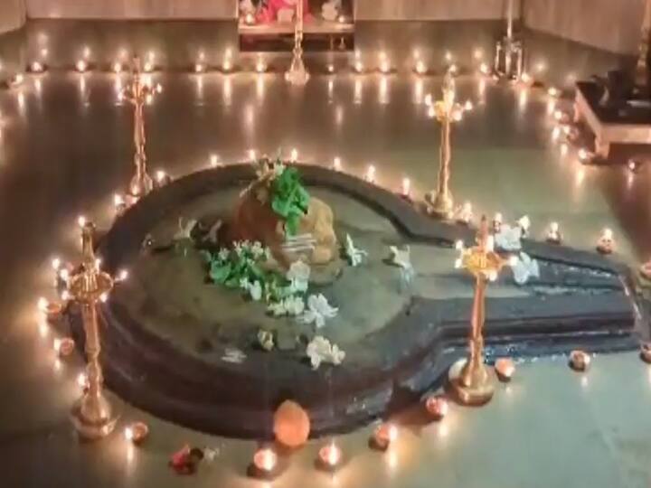 अंधारातून प्रकाशाच्या वाटेवर नेणारा दिवा हा मांगल्याचं प्रतिक आहे.