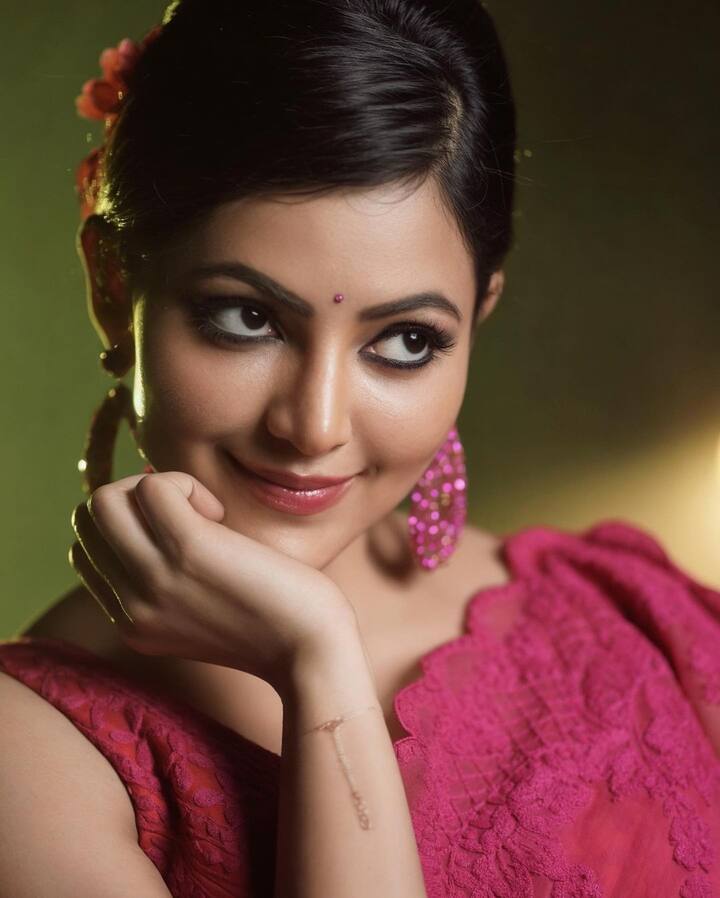 கண்கள் இரண்டும் காதல் சொல்லும் இருந்தும் நடித்தாய்