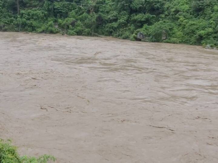 Uttarakhand Flood Mandakini and Alaknanda rivers water crossed danger mark in Rudraprayag alert near ghat ANN Uttarakhand Flood: रुद्रप्रयाग में अलकनंदा और मंदाकिनी नदी का बढ़ा जलस्तर, घाट पर जल पुलिस तैनात, घरों को कराया जा रहा खाली