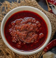 Food Recipe: टोमॅटो महागले तर काय झालं? त्याऐवजी बनवा राजस्थानी लसूण चटणी; चवीला एकदम झक्कास