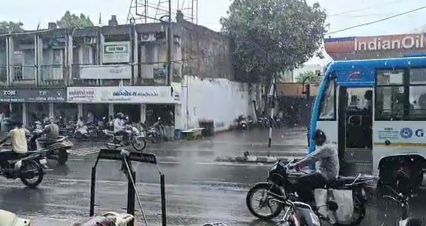 Gujarat Rain: રાજ્યમાં આગામી 3 કલાકમાં આ વિસ્તારોમાં તૂટી પડશે વરસાદ