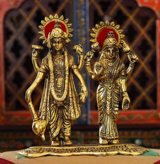 જુલાઈ મહિનામાં બુધ બે વાર સંક્રમણ કરશે. 8મી જુલાઈથી બુધ કર્ક રાશિમાં સંક્રમણ કરે છે. હવે 25 જુલાઈએ બુધ કર્ક રાશિ છોડીને સિંહ રાશિમાં પ્રવેશ કરશે. બુધનું સંક્રમણ 25 જુલાઈના રોજ સવારે 04:38 કલાકે થશે. આ કારણે સિંહ રાશિમાં લક્ષ્મી નારાયણ યોગ બનશે અને ઘણી રાશિઓને તેનો લાભ મળશે. જ્યારે બુધ સિંહ રાશિમાં ગોચર કરશે ત્યારે આ રાશિઓને લાભ થશે.