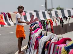 बाढ़ पीड़ितों को दिखाई जा रही फिल्में, बच्चों के लिए भी खास इंतजाम, दिल्ली बीजेपी की पहल