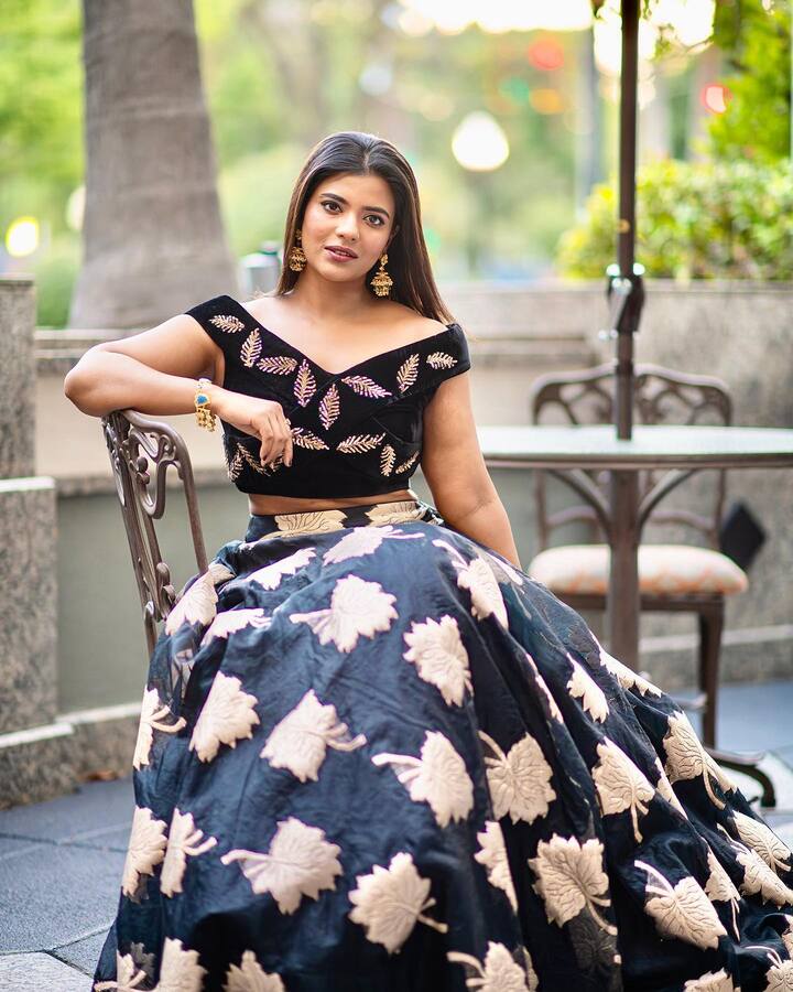 తన కెరీర్ లో ఎక్కువగా తమిళ్ సినిమాల్లోనే నటించింది ఐశ్వర్య.
