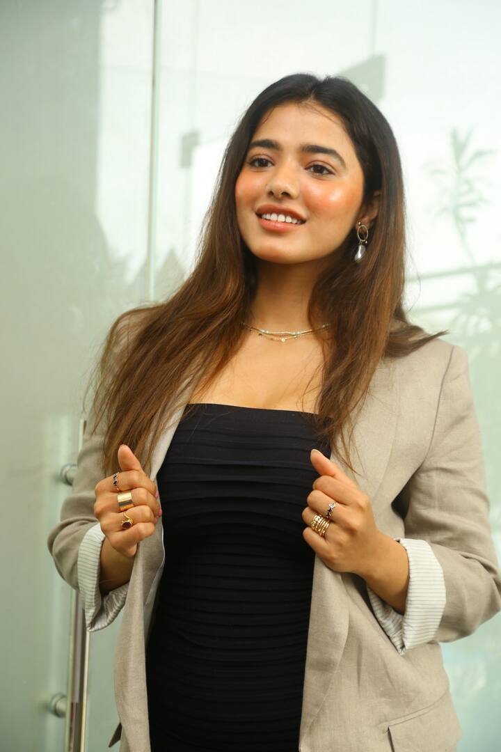 ‘రొమాంటిక్’ సినిమాతో తెలుగు తెరకు పరిచయం అయ్యింది.