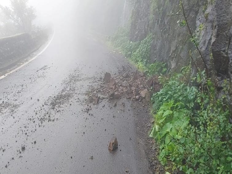 Maharashtra rains updates heavy rains in sindhudurg district administration given alert to river side villages Sindhudurg Rains:  सिंधुदुर्गात मुसळधार पावसाची हजेरी; नदीकाठावरील गावांना सतर्कतेचा इशारा