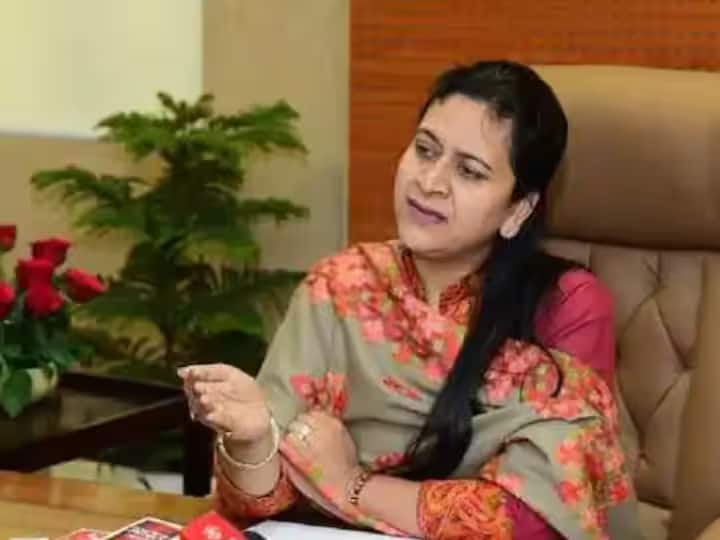 Ritu Maheshwari removed from Noida Authority Kanpur Commissioner Lokesh M appointed as new CEO Noida News: नोएडा प्राधिकरण से हटाई गईं रितु माहेश्वरी, कानपुर कमिश्नर लोकेश एम होंगे नये CEO