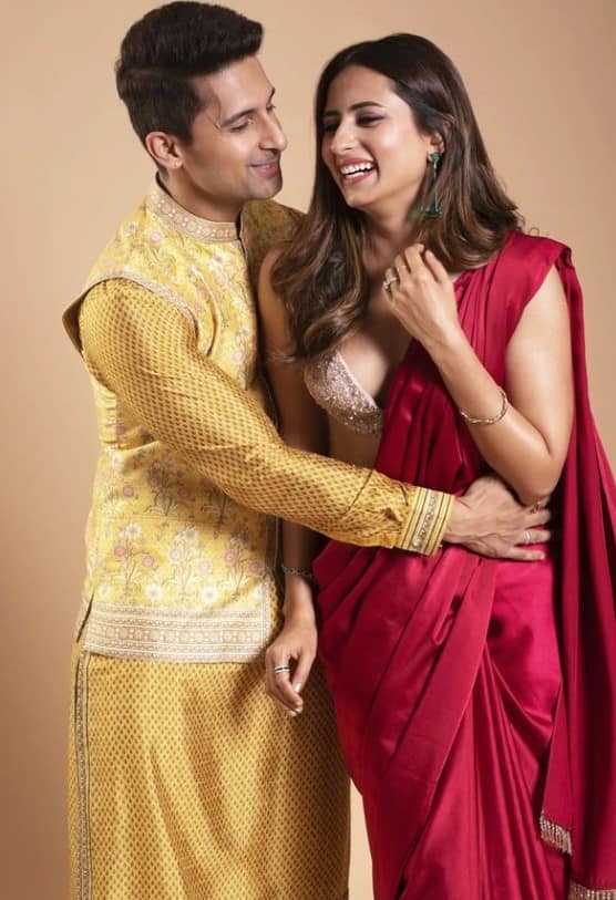 रवि दुबे और सरगुन मेहता की ऑनस्क्रीन जोड़ी ज़ी टीवी के शो ‘12/24 करोल बागट में नजर आई थी. रवि और सरगुन ने शादी से पहले कई सालों तक डेट किया और फिर शादी कर ली. वे टीवी इंडस्ट्री के मोस्ट पॉपुलर रियल लाइफ कपल हैं.