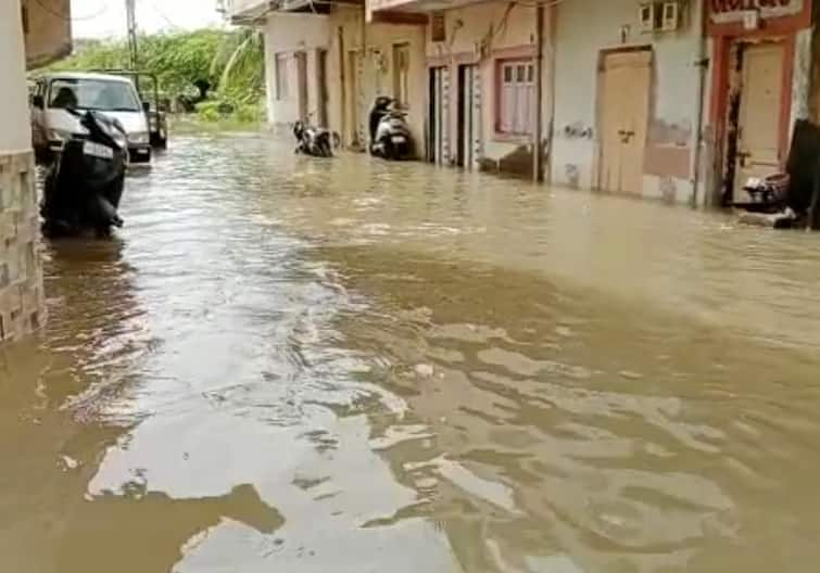 Many societies in Veraval city were flooded. Gir Somnath: 19 ઇંચ વરસાદથી વેરાવળ જળમગ્ન, અનેક સોસાયટીમાં ઘૂંટણસમા પાણી ભરાયા