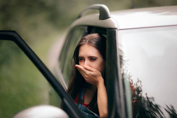 How To Stop Vomiting In car Know In Detail News Marathi Vomiting In Car : तुम्हालाही प्रवासात मळमळ, उलट्या होतात का? करा 'हे' सोपे उपाय