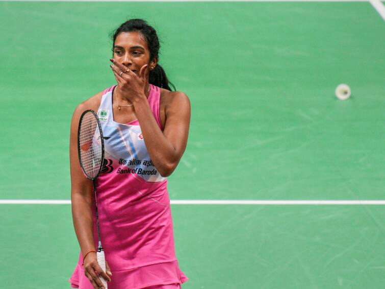 India's Star shuttler P.V.Sindhu losts in 2nd round of Korean open badminton P.V.Sindhu in Korean Open: தொடர் தோல்விகள்..கொரியா ஓபனில் இருந்து வெளியேறிய பி.வி.சிந்து.. அதிர்ச்சியில் ரசிகர்கள்!