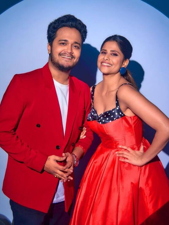 संजय जाधव दिग्दर्शित 'दुनियादारी' हा सिनेमा सुहास शिरवळकर यांच्या 'दुनियादारी' या काजंबरीवर आधारित आहे.