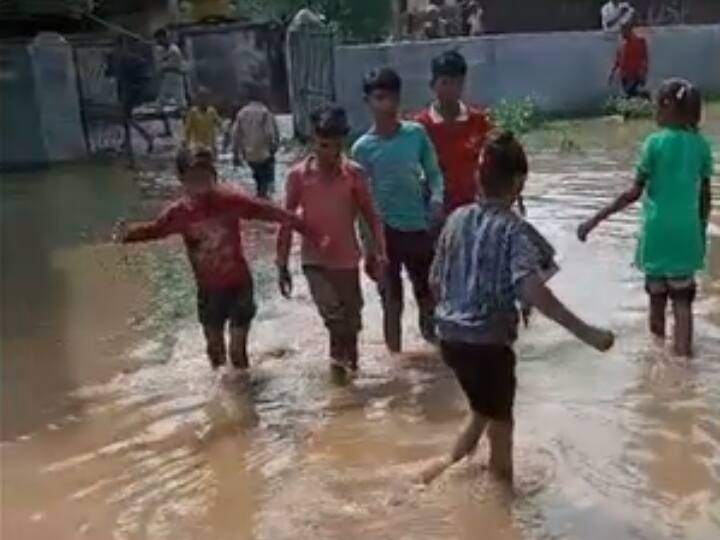 Mahoba: Government school swimming pool built in rain, administration not taking action despite complaint