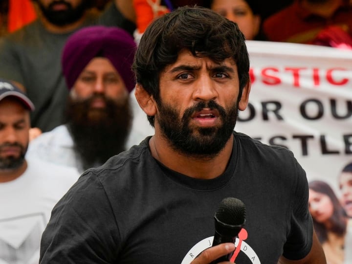 Wrestlers Protest Wrestler Vishal Kaliraman says Bajrang Punia and Vinesh Phogat gets entry in Asian Games directly without appearing for trials Wrestlers Protest News: एशियन गेम में खेलेंगे बजरंग पुनिया और विनेश फोगाट, बिना ट्रायल एंट्री पर दूसरे पहलवान नाराज