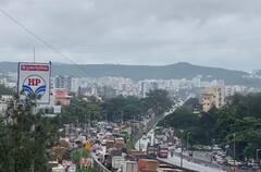Pune Traffic News : पुण्यात वाहतुकीचे तीनतेरा! मुंबई-बंगळुरु राष्ट्रीय महामार्गावर वाहतूक ठप्प, तीन किलोमीटर वाहनांच्या रांगा