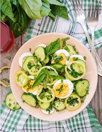 Egg Spinach Salad Recipe: Tired of eating the same style of salad, then make this fun salad with spinach and eggs.