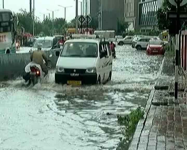 Many roads were flooded due to heavy rains in Ahmedabad Ahemdabad News:અમદાવાદમાં વરસાદ બન્યો આફતરૂપ, આ વિસ્તાર પાણી પાણી