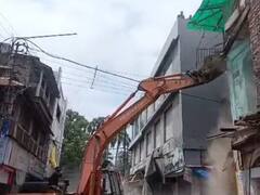 महाकाल की सवारी में श्रद्धालुओं पर थूकने वालों के खिलाफ बड़ा एक्शन, मकान पर चला बुलडोजर