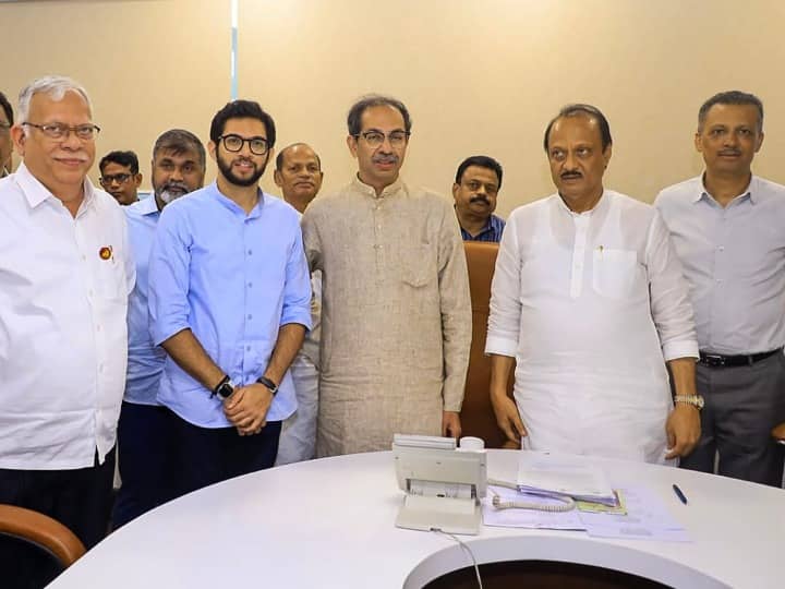 Uddhav Thackeray said to Ajit Pawar Do good work for state yuo have treasury keys Maharashtra: मुलाकात के दौरान उद्धव ठाकरे ने अजित पवार से कहा- 'खजाने की चाबियां आपके पास हैं इसलिए...'