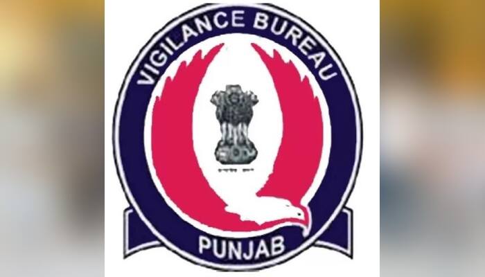 Vigilance arrested Nabs rank four Employees taking bribe of Rs 10,000 ਵਿਜੀਲੈਂਸ ਵੱਲੋਂ 10,000 ਰੁਪਏ ਰਿਸ਼ਵਤ ਲੈਂਦਿਆਂ ਦਰਜਾ ਚਾਰ ਮੁਲਾਜ਼ਮ ਕਾਬੂ