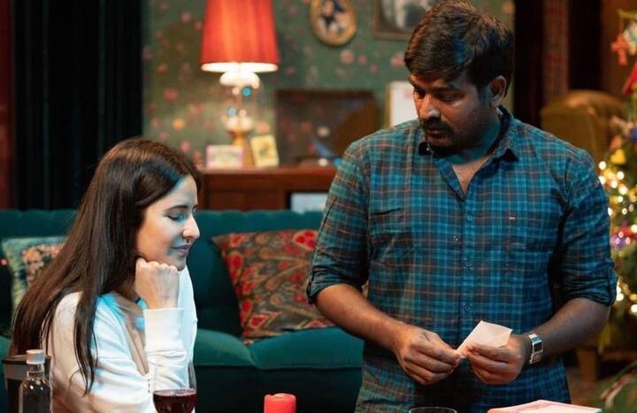 தற்போது படத்தின் ரிலீஸ் தேதி குறித்த திகாரப்பூர்வ அறிவிப்பு வெளியாகியுள்ளது. டிசம்பர் 15-ம் தேதி மெரி கிறிஸ்துமஸ் வெளியாகும் என படக்குழு அறிவித்துள்ளது.