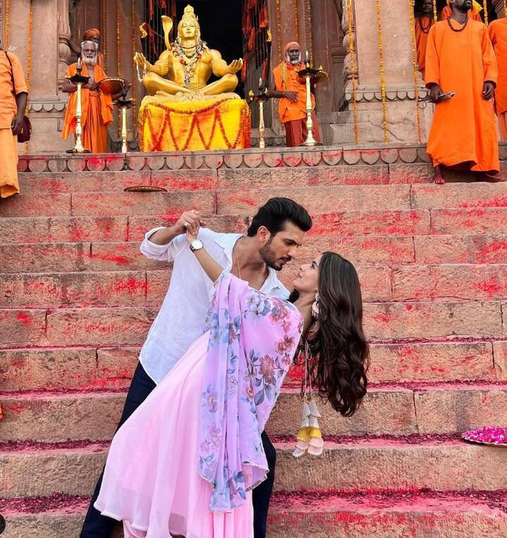 हाल ही में कलर्स टीवी पर अर्जुन बिजलानी का नया शो ‘शिवशक्ति’ शुरू हुआ है. इस शो को 53 टीआरपी लिस्ट में 53 रेटिंग मिली है और ये 10वीं पोजिशन पर है. शो की पॉपुलैरिटी देखते हुए लग रहा है कि जल्द ही ये अपनी रैंकिंग में सुधार कर सकता है.